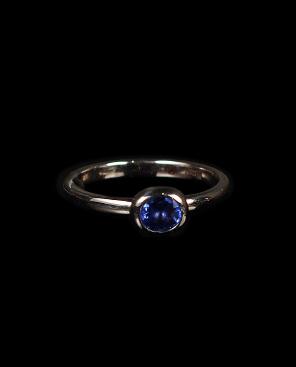 Auksinis žiedas su safyru "Simply blue"