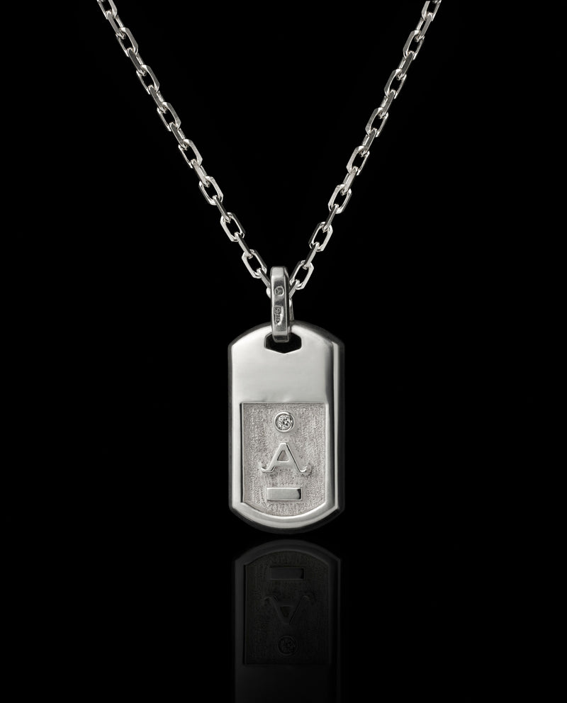 Sidabrinis pakabukas su deimantu "Shield Tag"