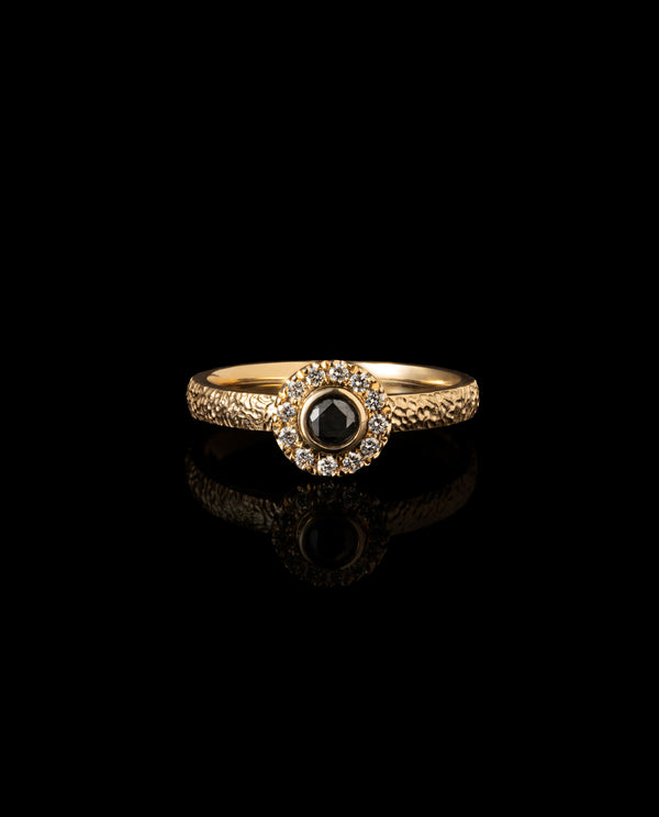 Auksinis žiedas su deimantais "Karalienei"