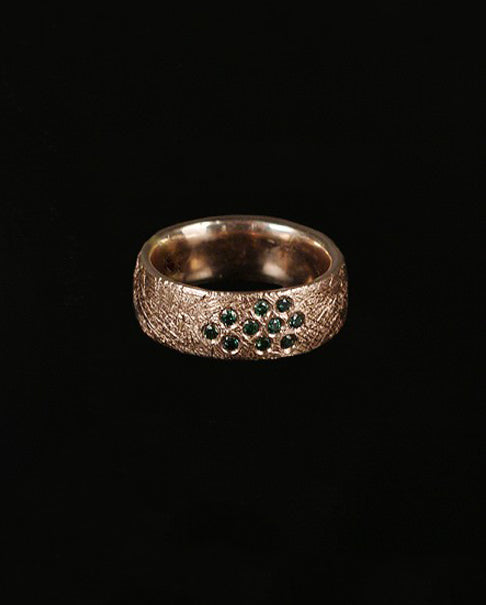 Auksinis žiedas su žaliais deimantais "Torrau"