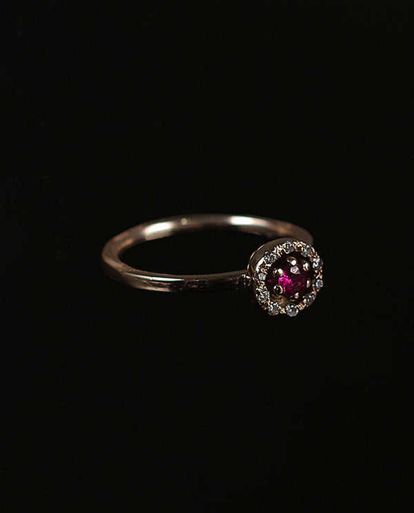 Auksinis žiedas su deimantais ir rubinu "Džuljeta"