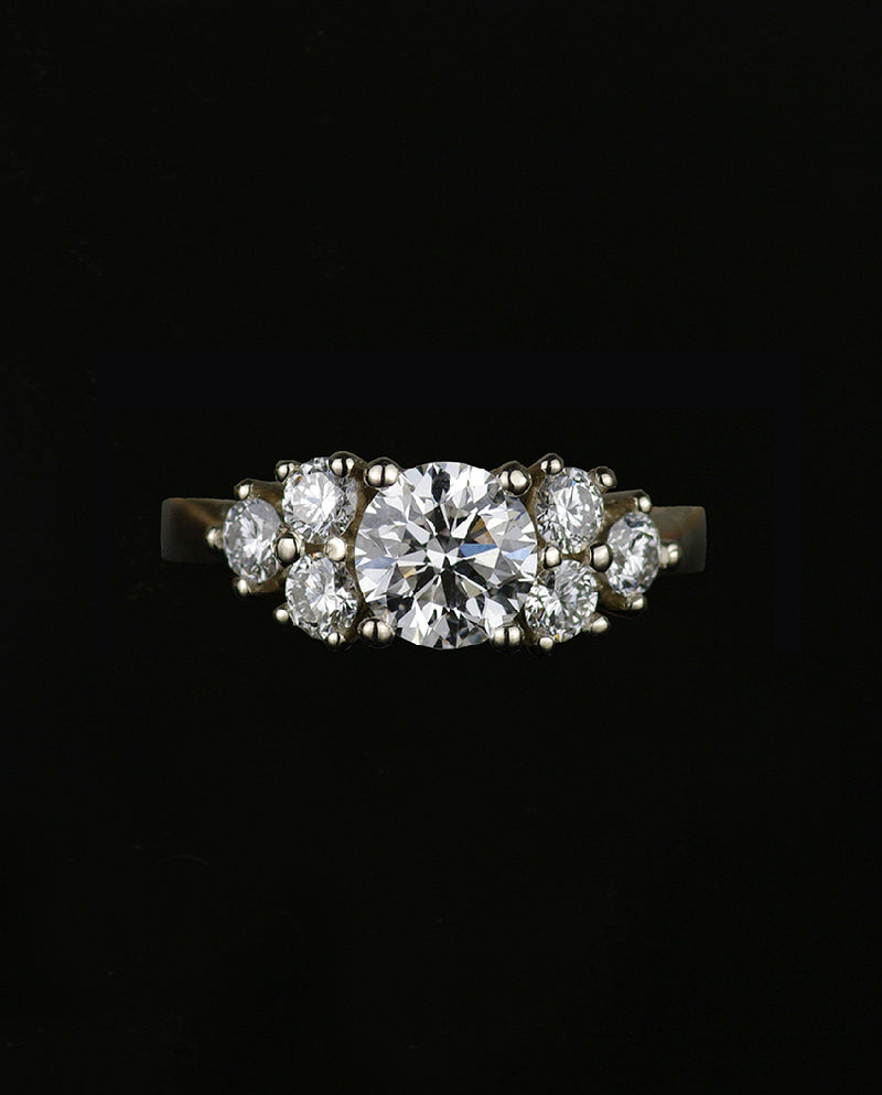 Auksinis žiedas su deimantu "Sniego karalienė"
