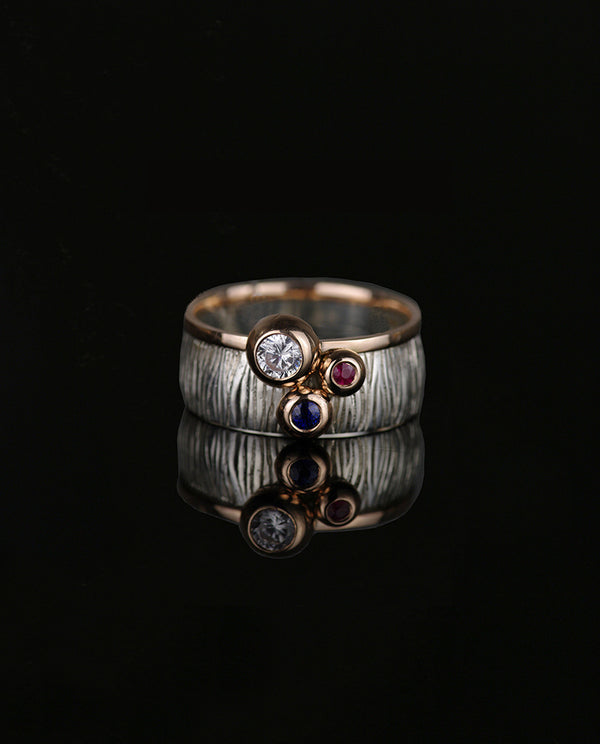 Sidabrinis žiedas su auksu, safyru, rubinu ir cirkoniu "Lietuje"