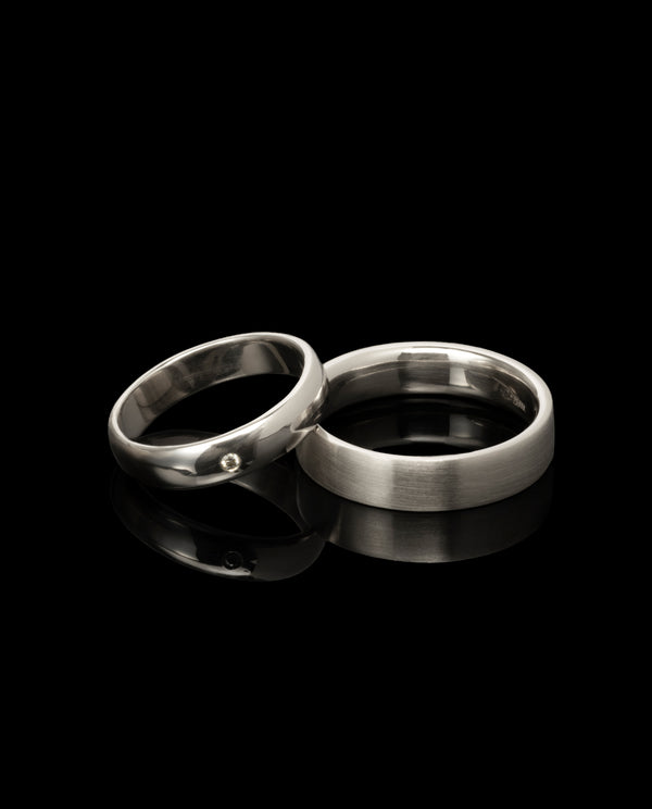 Auksiniai vestuviniai žiedai su deimantu