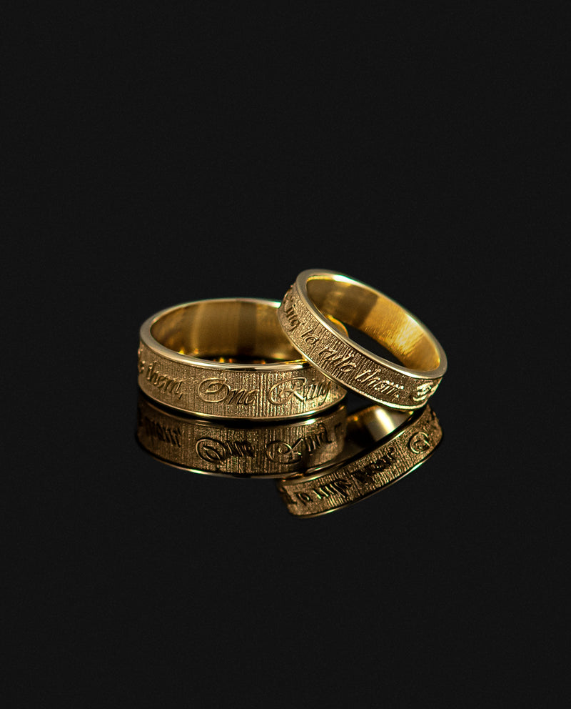 Geltono aukso vestuviniai žiedai su graviravimu "One Ring to Rule Them"