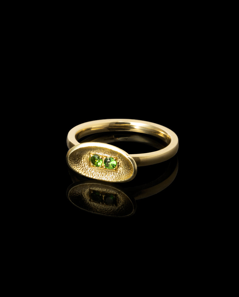 Auksinis žiedas su granatais tsavoritais "Akytės"