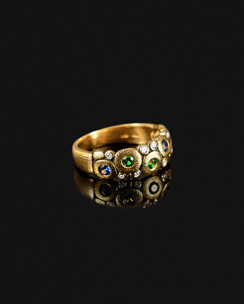 Auksinis žiedas su deimantais, safyrais ir granatais tsavoritais "Candy"