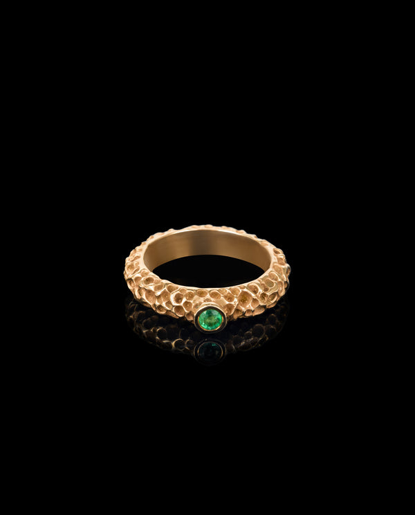 Auksinis žiedas su smaragdu