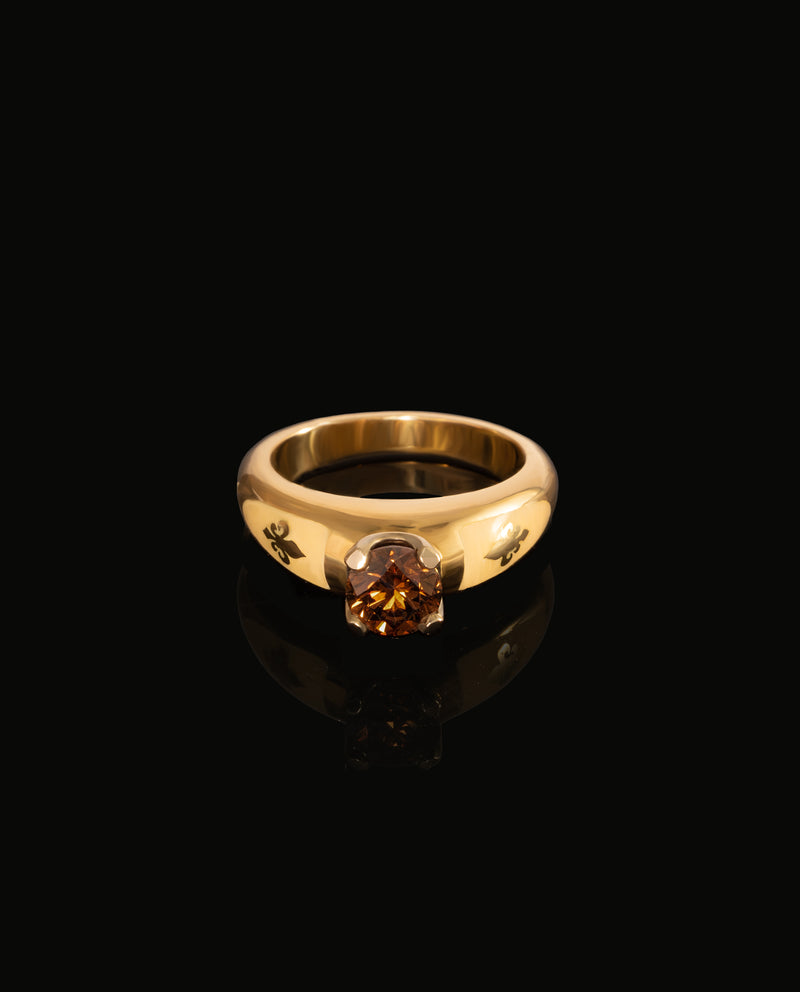 Auksinis žiedas su konjakiniu deimantu "Royal"