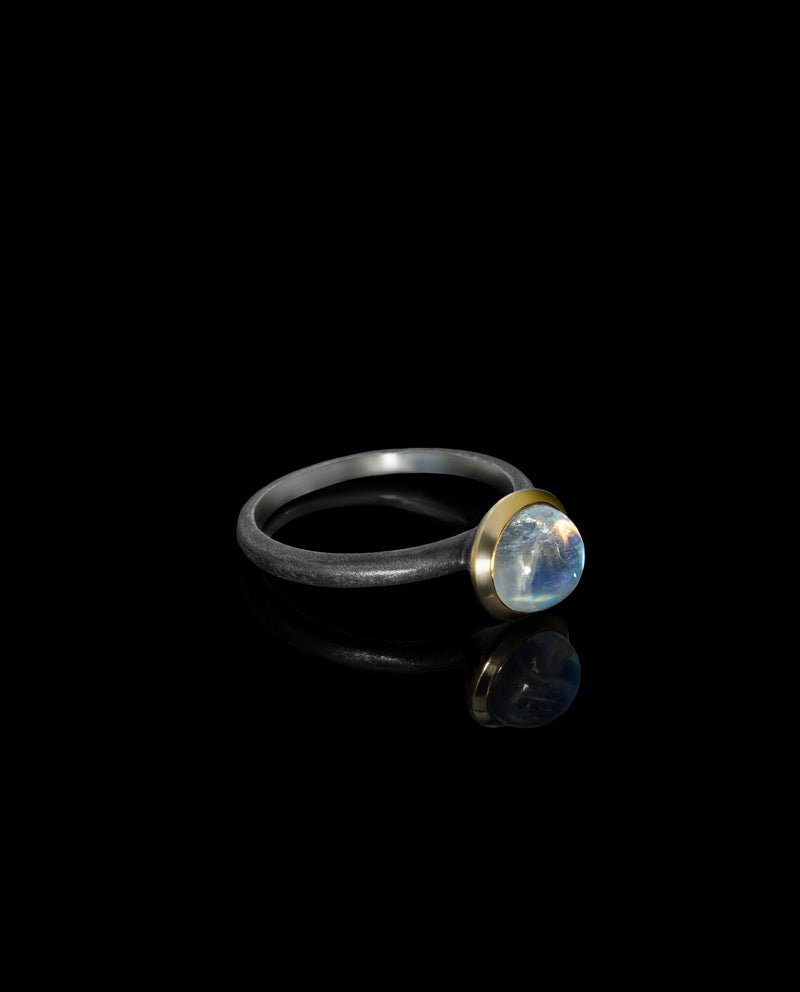 Sidabrinis žiedas su auksu ir mėnulio akmeniu "Mėnulio akmens uoga"