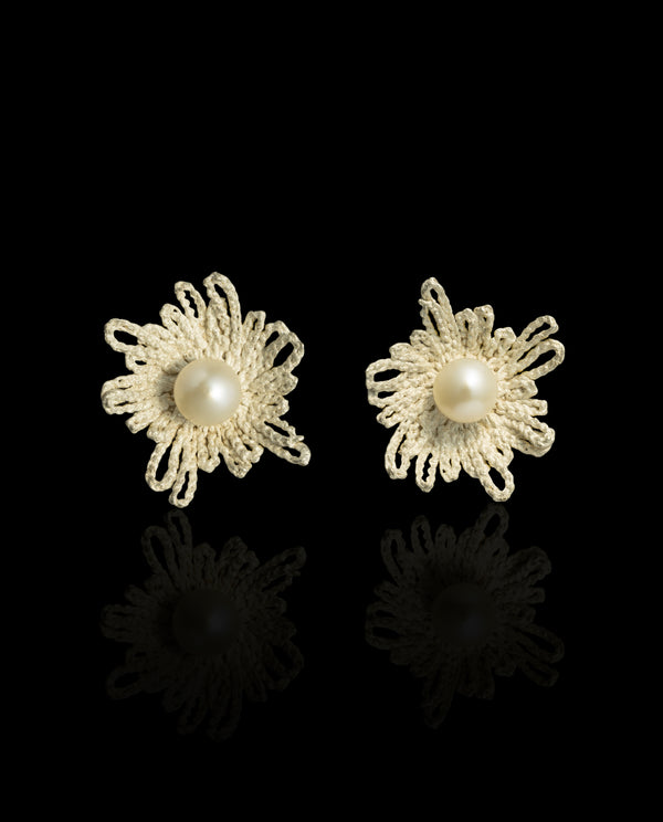Sidabrinės moteriškos sąsagos su perlais "Perlai nėriniuose"