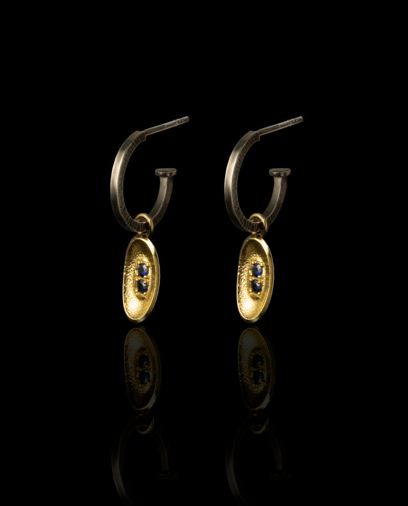 Sidabriniai auskarai su auksu ir safyrais "Akytės"