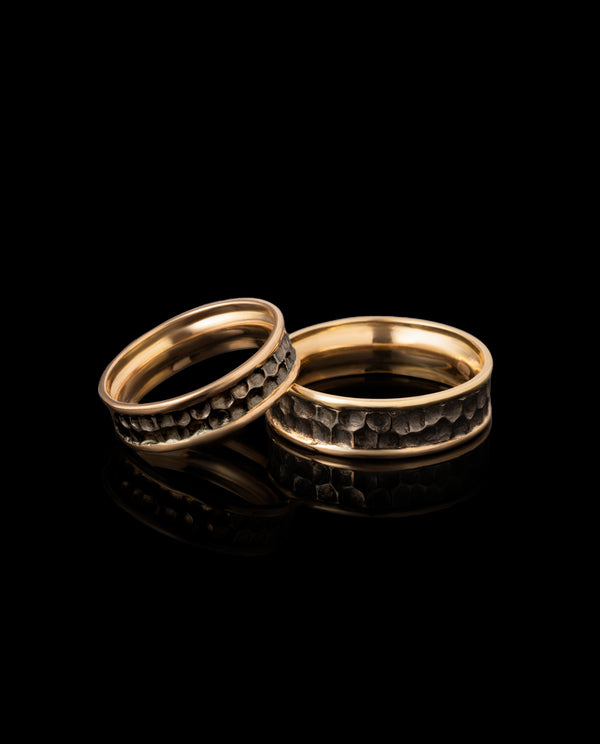 Juodo ir raudono aukso vestuviniai žiedai