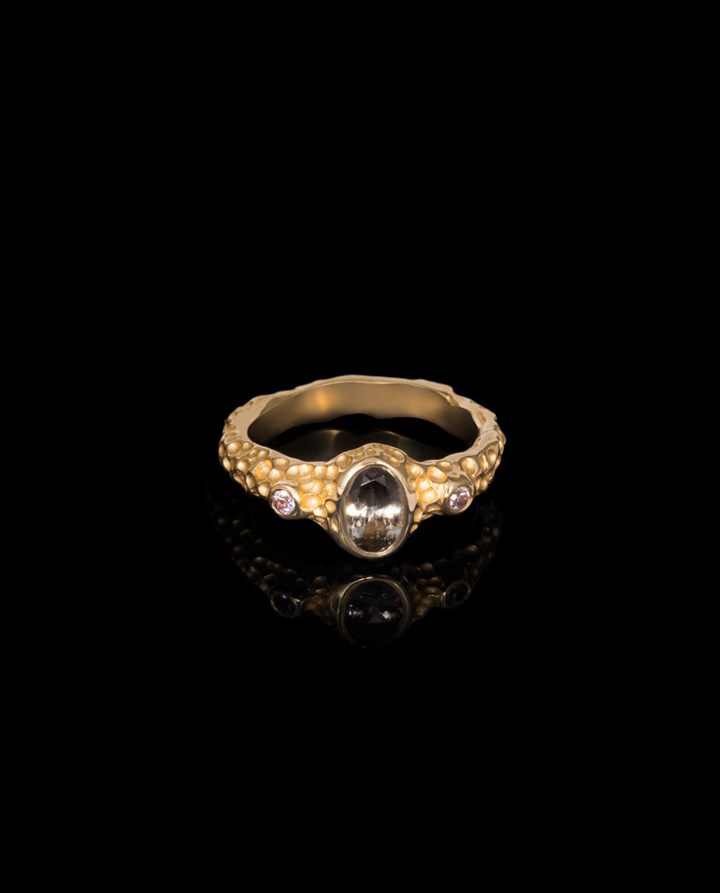 Auksinis žiedas su safyrais ir turmalinu