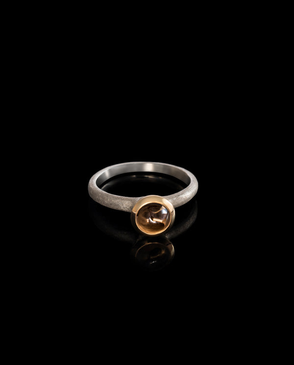 Sidabrinis žiedas su auksu ir dūminiu kvarcu "Dūminio kvarco uoga"