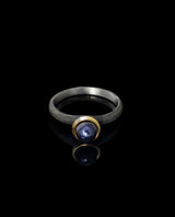 Sidabrinis žiedas su auksu ir perlu "Tamsaus perlo uoga"