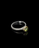 Sidabrinis žiedas su auksu ir peridotu "Peridoto uoga"
