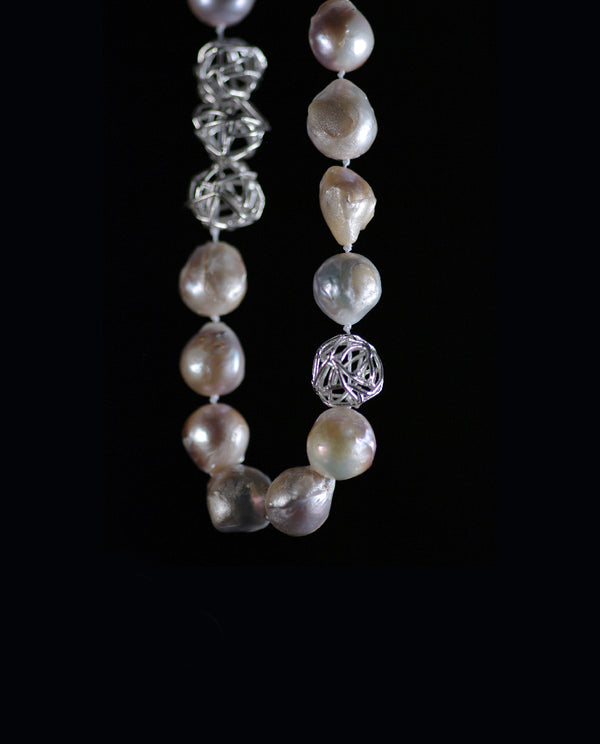 Sidabrinis kaklo papuošalas su perlais