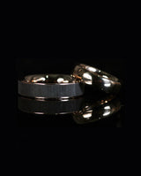 Raudono ir juodo aukso vestuviniai žiedai