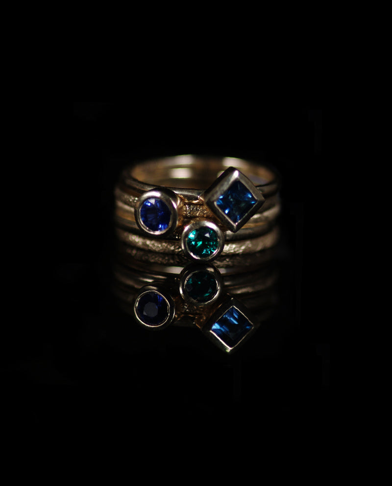 Auksinių žiedų rinkinys su safyru, smaragdu ir Londono topazu "Saldainiukai"