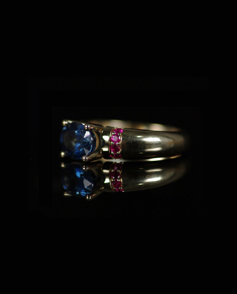 Auksinis žiedas su safyru ir rubinais "Visada kartu"