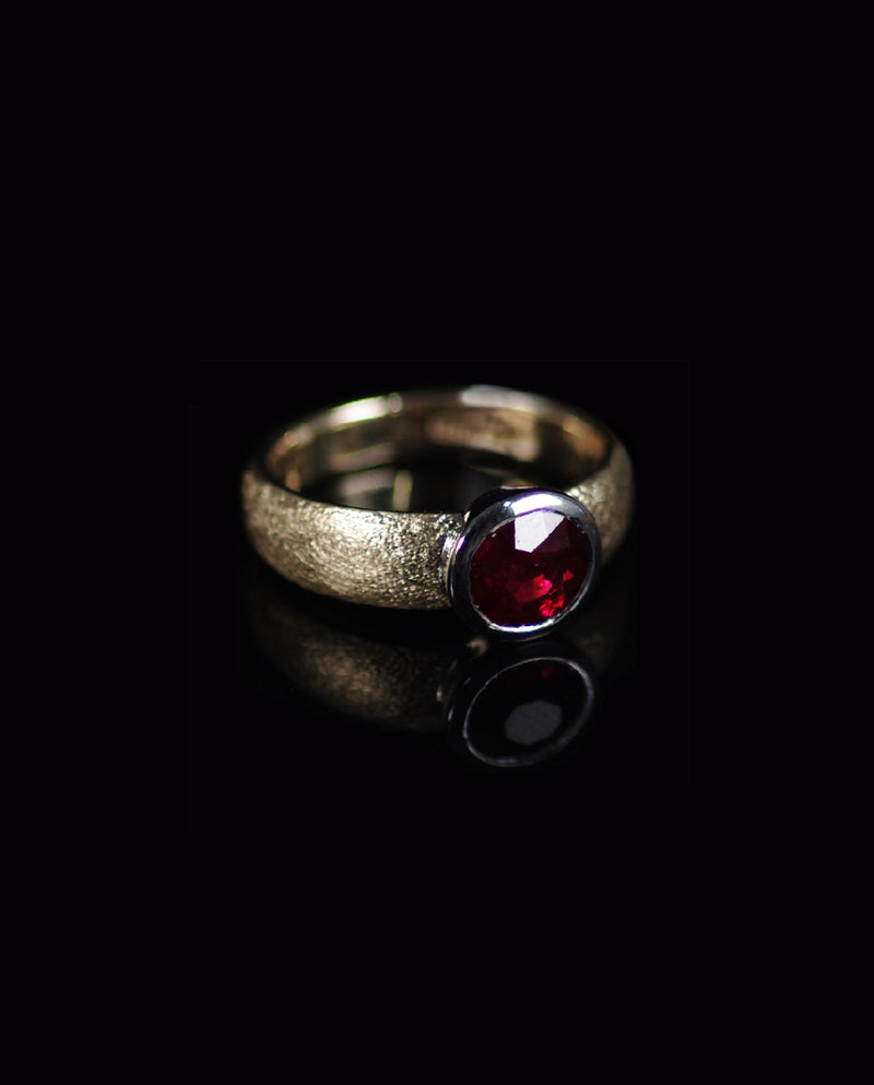 Auksinis žiedas su rubinu "Red Ruby"
